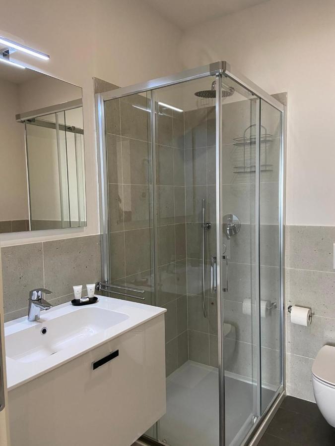 Twin Room with Shower